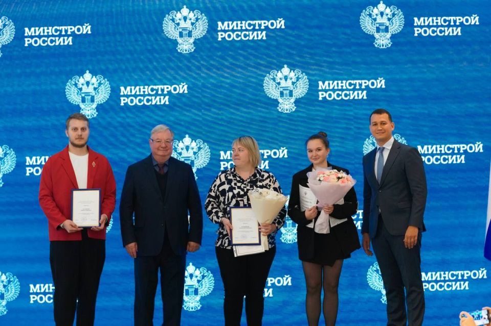 В Минстрое России прошло награждение организаторов и участников профориентационной площадки «Я-строитель будущего!» в рамках празднования 100-летия МДЦ «Артек», Республика Крым В Минстрое России прошло награждение организаторов и участников профориентационной площадки «Я-строитель будущего!» в рамках празднования 100-летия МДЦ «Артек», Республика Крым