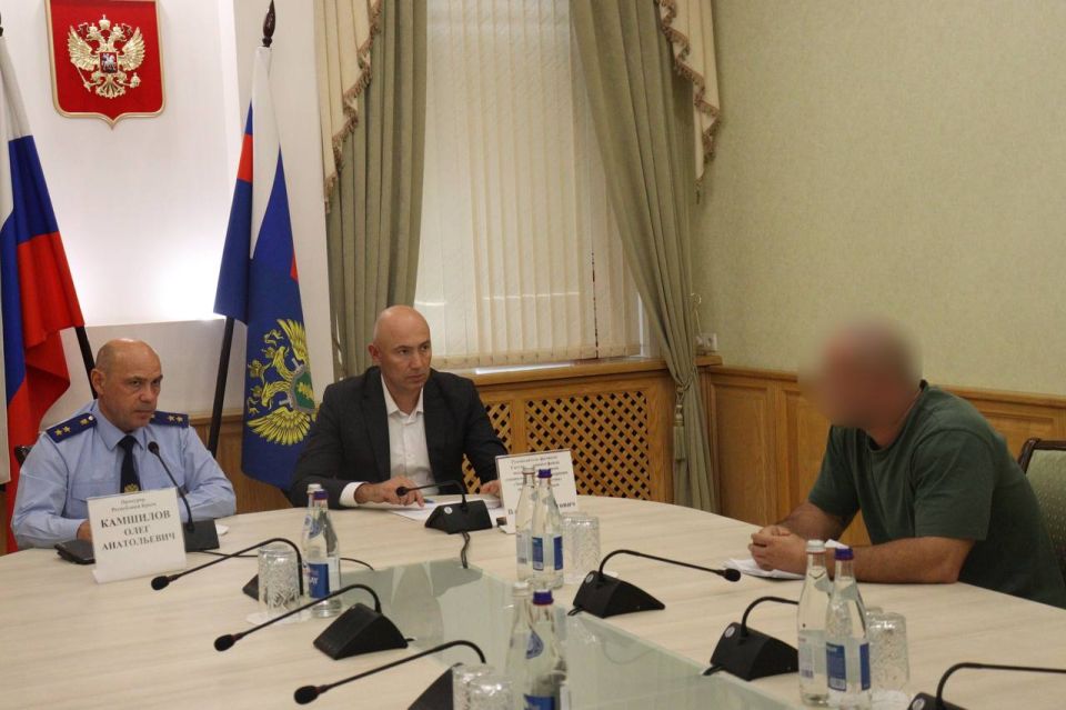 Прокурор Крыма Олег Камшилов совместно с руководителем филиала Государственного Фонда «Защитники Отечества» по Республики Крым провел личный прием граждан Прокурор Крыма Олег Камшилов совместно с руководителем филиала Государственного Фонда «Защитники Отечества» по Республики Крым провел личный прием граждан