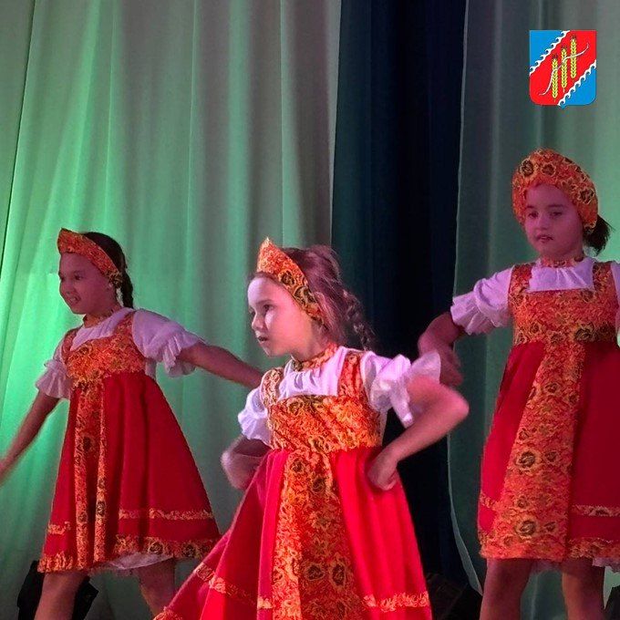 Наш флаг – наша гордость!. Сегодня в районном Доме культуры состоялось мероприятие, посвященное Дню Государственного герба и Государственного флага Республики Крым Наш флаг – наша гордость!. Сегодня в районном Доме культуры состоялось мероприятие, посвященное Дню Государственного герба и Государственного флага Республики Крым