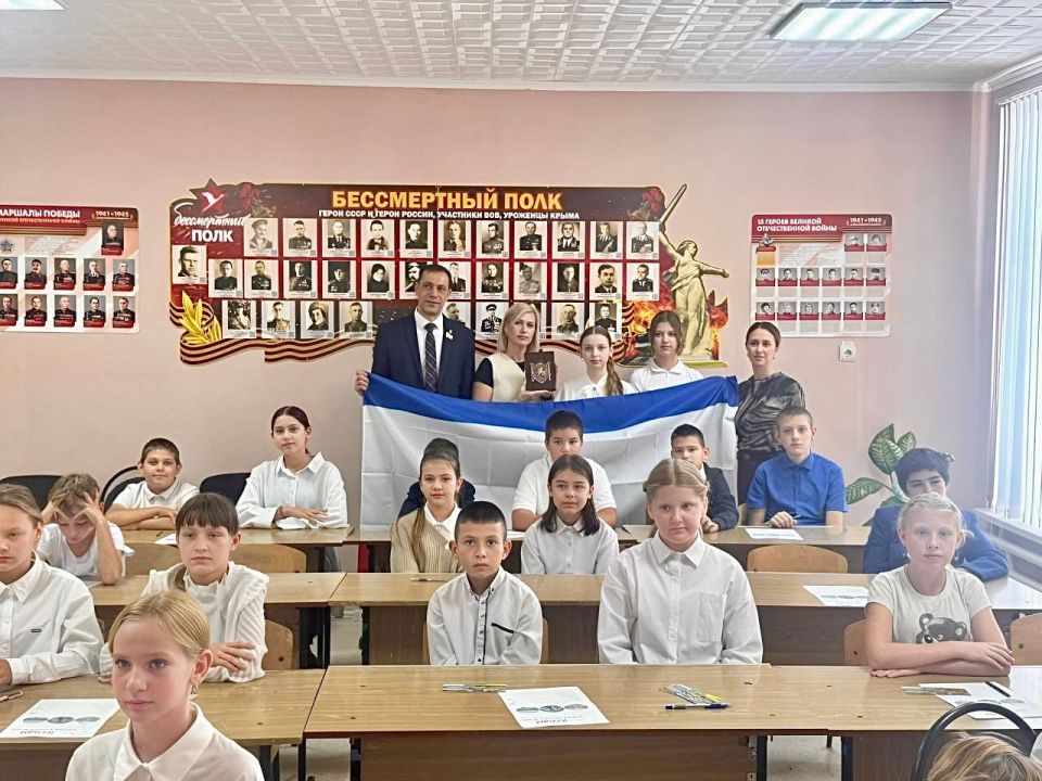 Парламентские уроки посвящённые Дню Государственного флага и герба Республики Крым Парламентские уроки посвящённые Дню Государственного флага и герба Республики Крым
