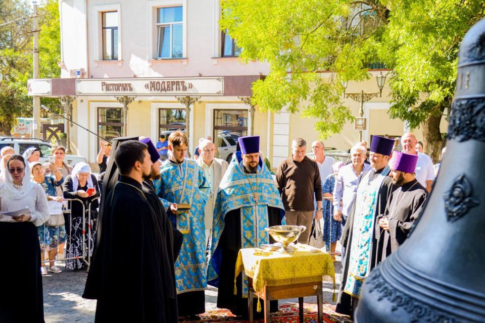 Александр Юрьев: Сегодня в Свято-Николаевском соборе Евпатории произошло очень значимое событие – освящение нового набора из 11 колоколов Александр Юрьев: Сегодня в Свято-Николаевском соборе Евпатории произошло очень значимое событие – освящение нового набора из 11 колоколов