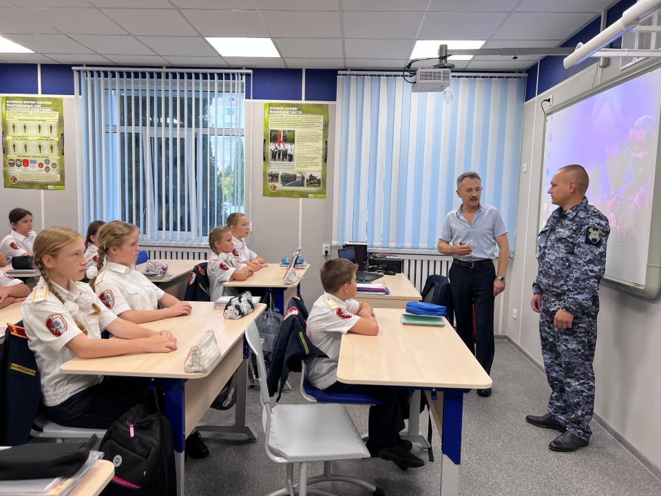 Росгвардейцы провели уроки мужества для молодёжи в Севастополе Росгвардейцы провели уроки мужества для молодёжи в Севастополе