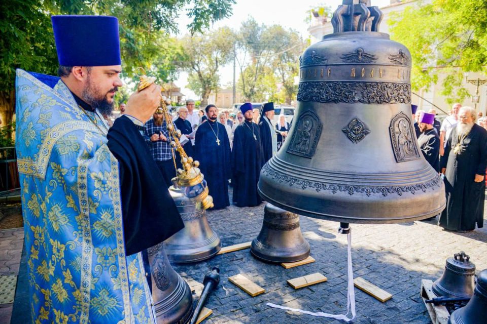 Александр Юрьев: Сегодня в Свято-Николаевском соборе Евпатории произошло очень значимое событие – освящение нового набора из 11 колоколов Александр Юрьев: Сегодня в Свято-Николаевском соборе Евпатории произошло очень значимое событие – освящение нового набора из 11 колоколов