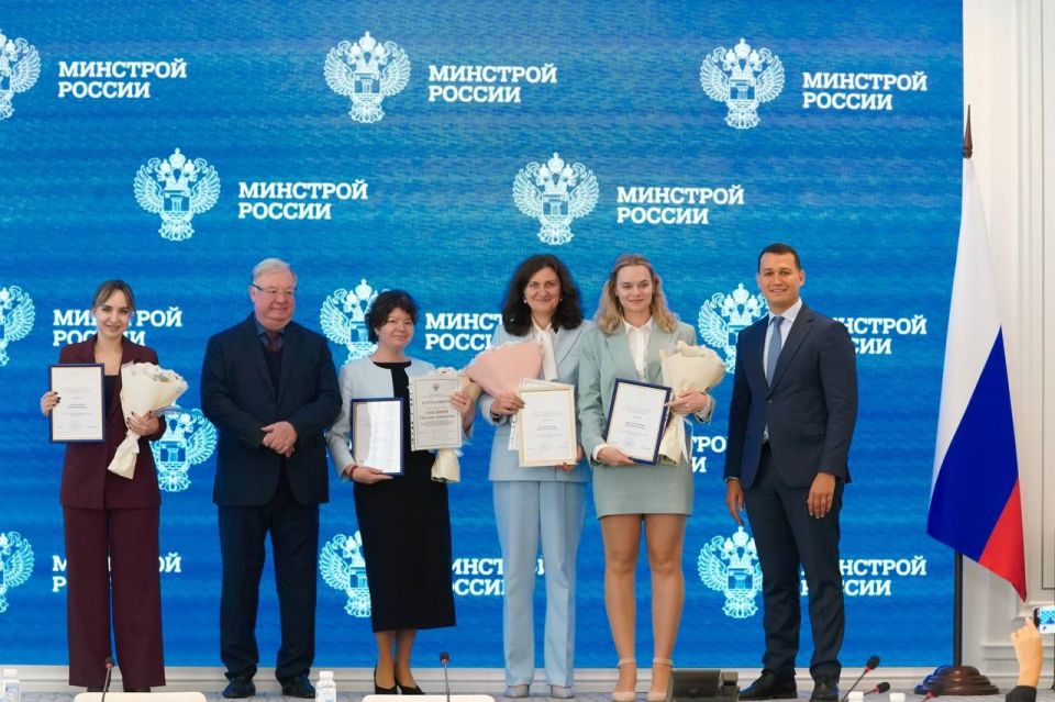 В Минстрое России прошло награждение организаторов и участников профориентационной площадки «Я-строитель будущего!» в рамках празднования 100-летия МДЦ «Артек», Республика Крым В Минстрое России прошло награждение организаторов и участников профориентационной площадки «Я-строитель будущего!» в рамках празднования 100-летия МДЦ «Артек», Республика Крым