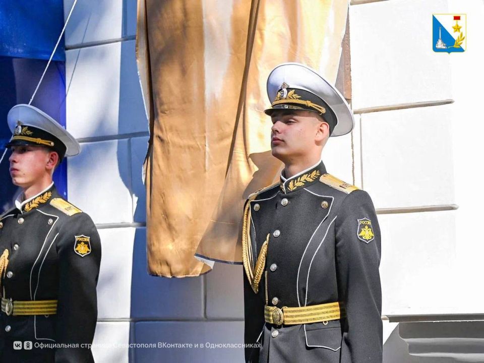 На площади Нахимова у здания Дома Москвы открыли мемориальную доску в честь бывшего мэра Москвы Юрия Лужкова На площади Нахимова у здания Дома Москвы открыли мемориальную доску в честь бывшего мэра Москвы Юрия Лужкова