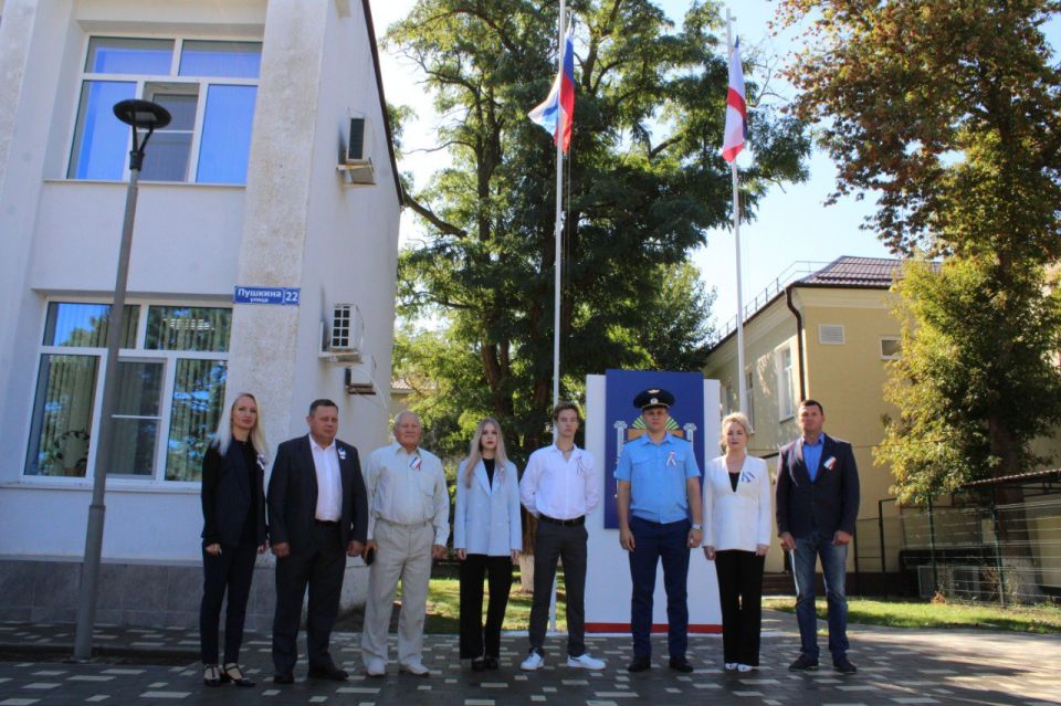 С 2016 года в Республике Крым 24 сентября отмечается как День Государственного герба и Государственного флага С 2016 года в Республике Крым 24 сентября отмечается как День Государственного герба и Государственного флага