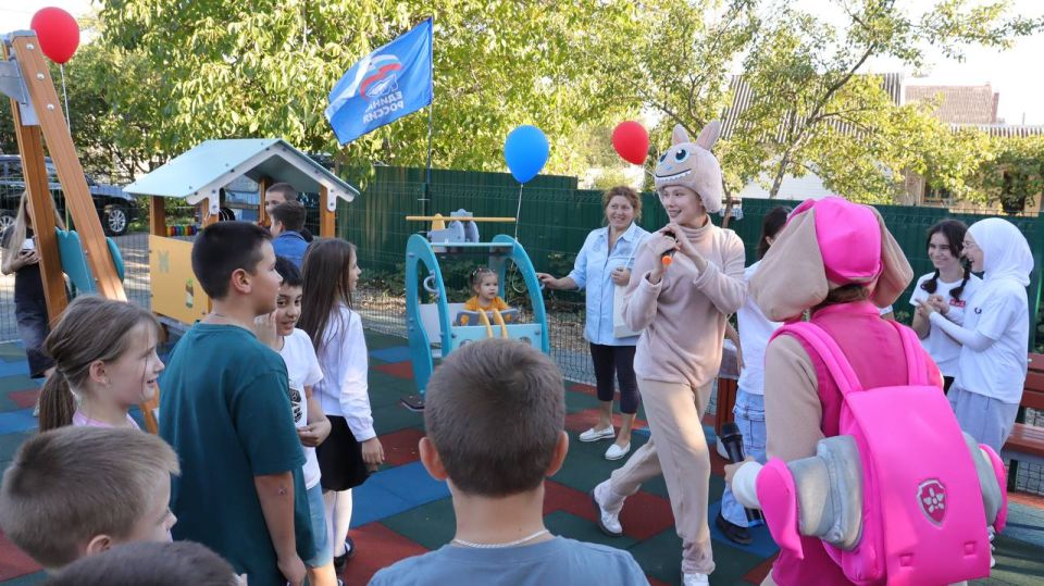 Анастасия Гридчина: Сегодня в п. Комсомольское открыта новая детская площадка Анастасия Гридчина: Сегодня в п. Комсомольское открыта новая детская площадка