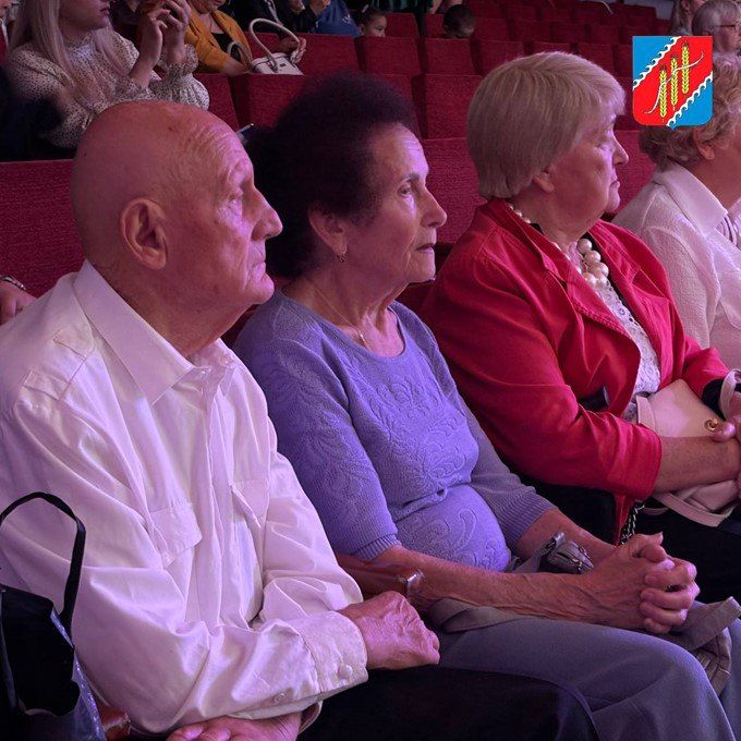 Наш флаг – наша гордость!. Сегодня в районном Доме культуры состоялось мероприятие, посвященное Дню Государственного герба и Государственного флага Республики Крым Наш флаг – наша гордость!. Сегодня в районном Доме культуры состоялось мероприятие, посвященное Дню Государственного герба и Государственного флага Республики Крым