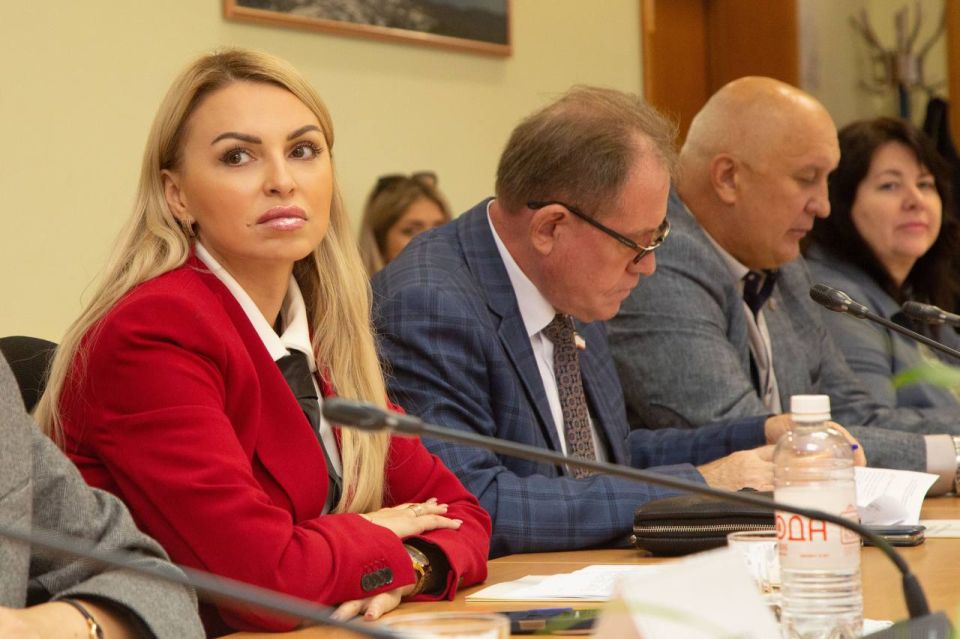 Анастасия Гридчина: Состоялось заседание Комитета Государственного Совета РК по патриотическому воспитанию и молодёжной политики Анастасия Гридчина: Состоялось заседание Комитета Государственного Совета РК по патриотическому воспитанию и молодёжной политики