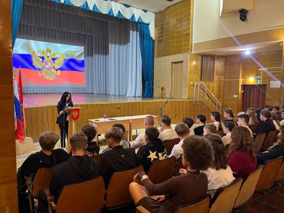 В Севастополе полицейские продолжают проводить профилактические беседы с подростками В Севастополе полицейские продолжают проводить профилактические беседы с подростками