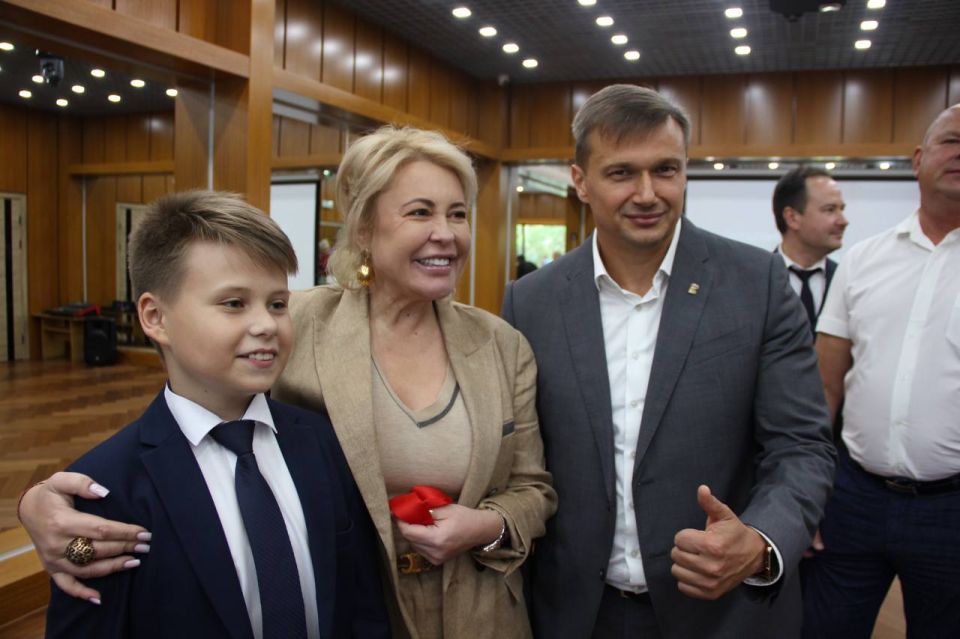 Константин Шимановский: Долгожданное открытие модульного хореографического зала Массандровской детской школы искусств! Такой подарок городу сделал социально ориентированный инвестор - Крымская Черноморская строительная... Константин Шимановский: Долгожданное открытие модульного хореографического зала Массандровской детской школы искусств! Такой подарок городу сделал социально ориентированный инвестор - Крымская Черноморская строительная...