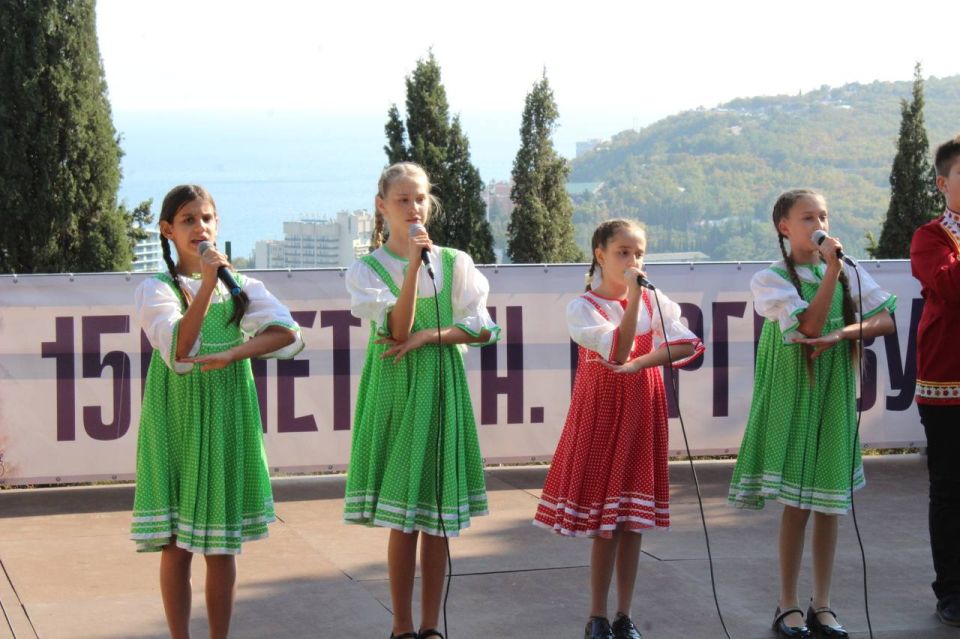 В Алуште прошел Фестиваль «Осень. Музыка. Музей» В Алуште прошел Фестиваль «Осень. Музыка. Музей»