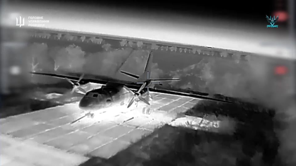 Удары дронов-камикадзе ГУР Украины по двум Ан-26 в Крыму Удары дронов-камикадзе ГУР Украины по двум Ан-26 в Крыму