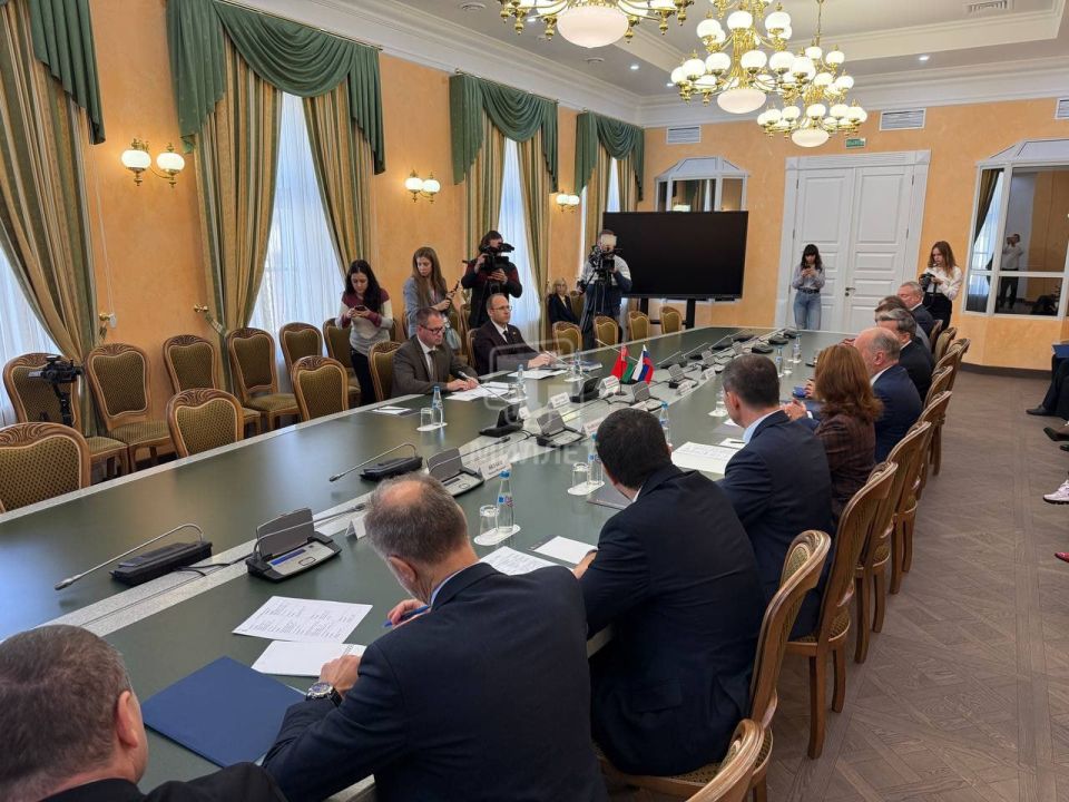 Крымская делегация встретилась с заместителем председателя Гродненского областного исполнительного комитета Андреем Болтриком Крымская делегация встретилась с заместителем председателя Гродненского областного исполнительного комитета Андреем Болтриком