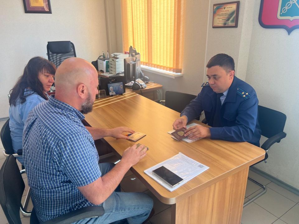 Ростовский транспортный прокурор Виталий Кононенко провел личный прием граждан в зданиях Несветайского таможенного поста и многостороннего автомобильного пункта пропуска «Новошахтинск» Ростовский транспортный прокурор Виталий Кононенко провел личный прием граждан в зданиях Несветайского таможенного поста и многостороннего автомобильного пункта пропуска «Новошахтинск»