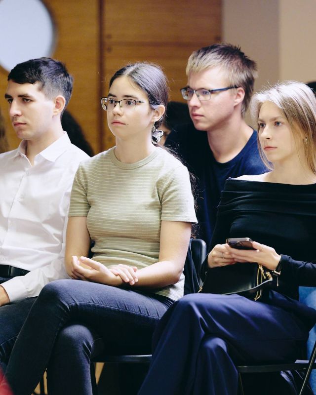 Книжный ренессанс: как вернуть молодежь в библиотеки Книжный ренессанс: как вернуть молодежь в библиотеки