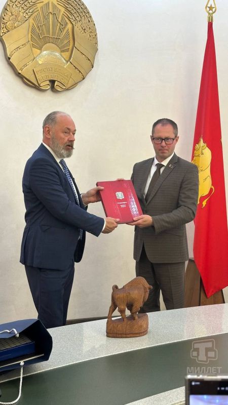 Крымская делегация встретилась с заместителем председателя Гродненского областного исполнительного комитета Андреем Болтриком Крымская делегация встретилась с заместителем председателя Гродненского областного исполнительного комитета Андреем Болтриком
