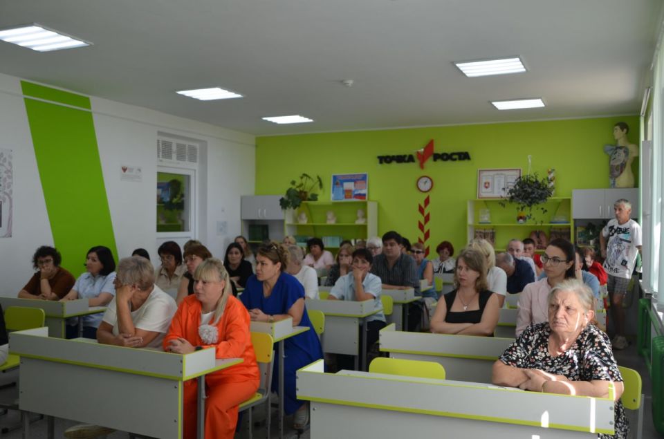 Владимир Ким: Продолжаем проводить встречи с коллективами школ и детских садов Феодосийского округа Владимир Ким: Продолжаем проводить встречи с коллективами школ и детских садов Феодосийского округа