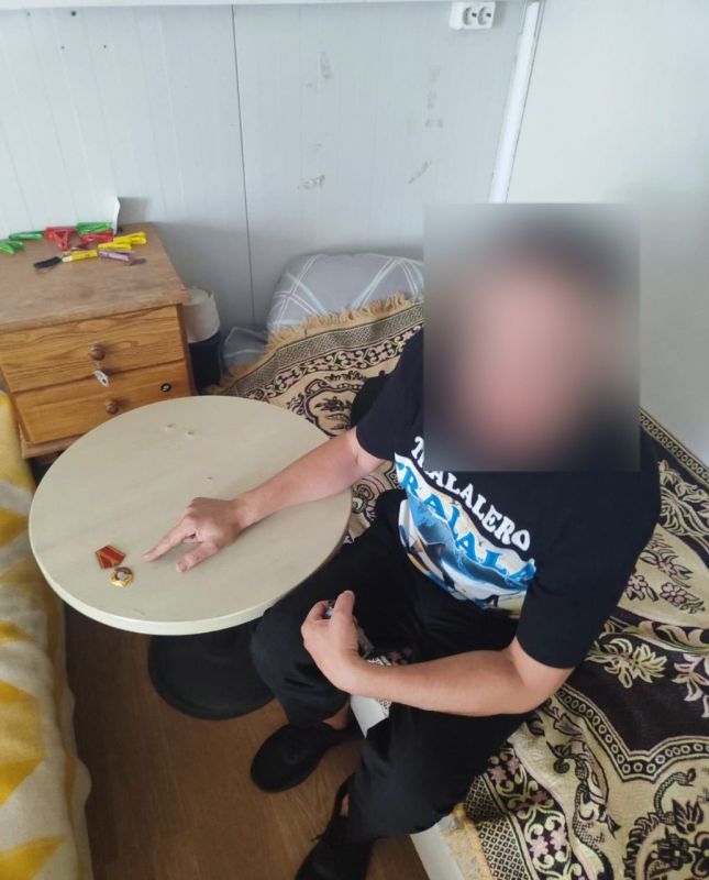В Ялте полицейские вернули владельцу похищенный орден Ленина В Ялте полицейские вернули владельцу похищенный орден Ленина