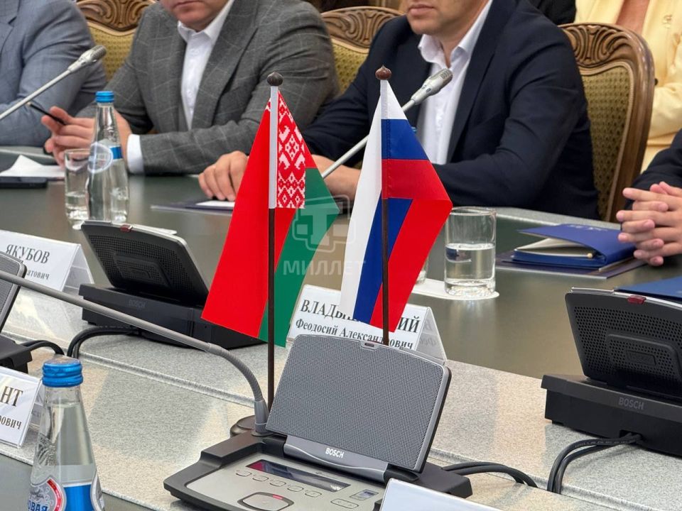 Крымская делегация встретилась с заместителем председателя Гродненского областного исполнительного комитета Андреем Болтриком Крымская делегация встретилась с заместителем председателя Гродненского областного исполнительного комитета Андреем Болтриком