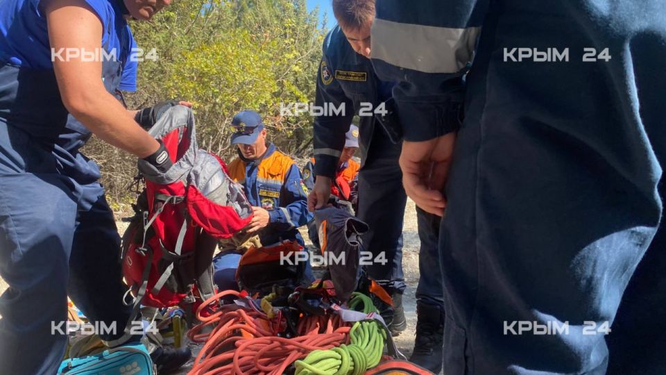 Журналисты Крыма проходят квест «Почувствуй себя спасателем» Журналисты Крыма проходят квест «Почувствуй себя спасателем»