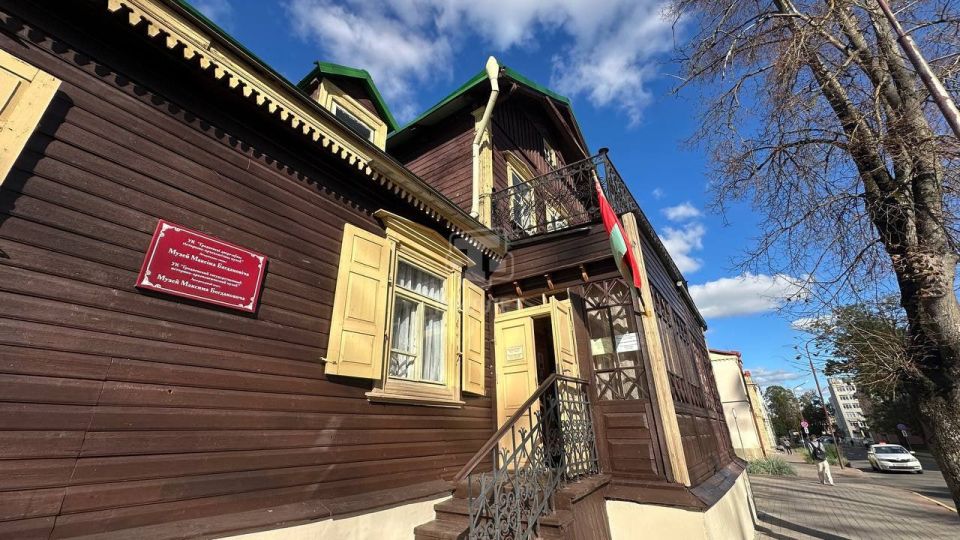 Крымская делегация посетила экскурсия в музей Максима Богдановича — белорусского писателя, который похоронен в Крыму Крымская делегация посетила экскурсия в музей Максима Богдановича — белорусского писателя, который похоронен в Крыму