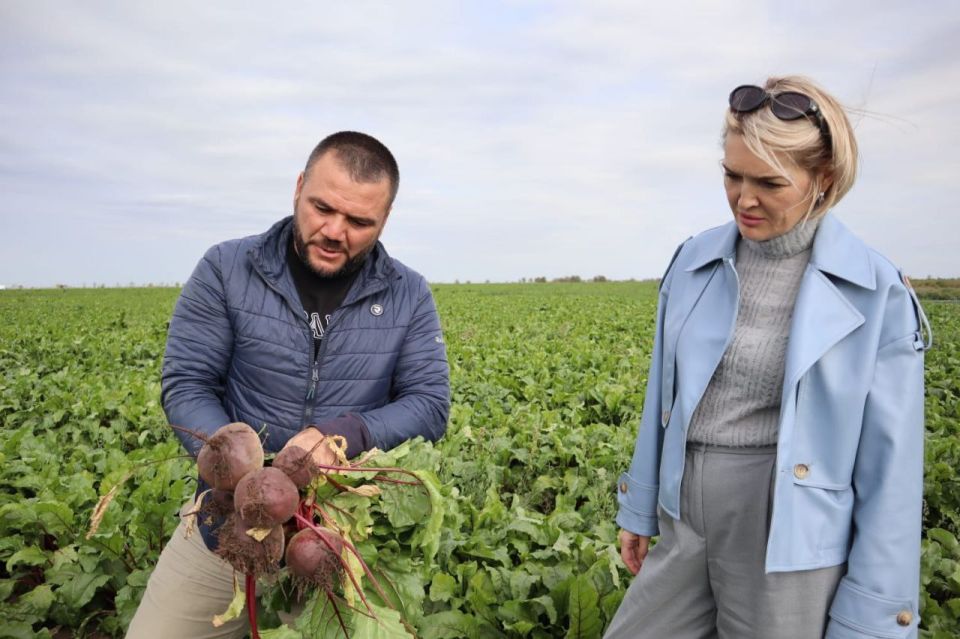 Инна Федоренко: Сегодня посетила одно из крупнейших хозяйств нашего района — К(Ф)Х Керима Челебиева Инна Федоренко: Сегодня посетила одно из крупнейших хозяйств нашего района — К(Ф)Х Керима Челебиева