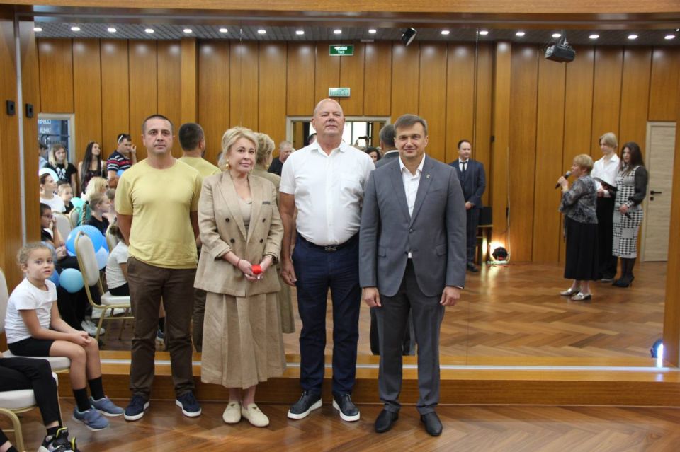Константин Шимановский: Долгожданное открытие модульного хореографического зала Массандровской детской школы искусств! Такой подарок городу сделал социально ориентированный инвестор - Крымская Черноморская строительная... Константин Шимановский: Долгожданное открытие модульного хореографического зала Массандровской детской школы искусств! Такой подарок городу сделал социально ориентированный инвестор - Крымская Черноморская строительная...
