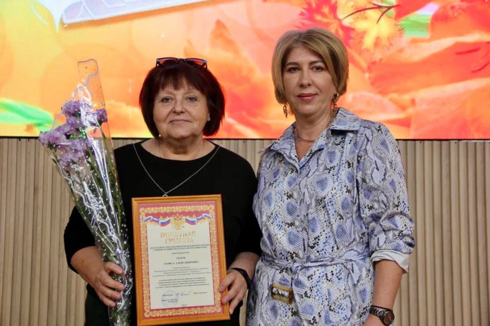 Константин Шимановский: 27 сентября мы будем отмечать один из самых душевных праздников – День воспитателя и всех дошкольных работников! И конечно, сегодня мы чествовали людей, которые посвятили всю свою жизнь детям Константин Шимановский: 27 сентября мы будем отмечать один из самых душевных праздников – День воспитателя и всех дошкольных работников! И конечно, сегодня мы чествовали людей, которые посвятили всю свою жизнь детям