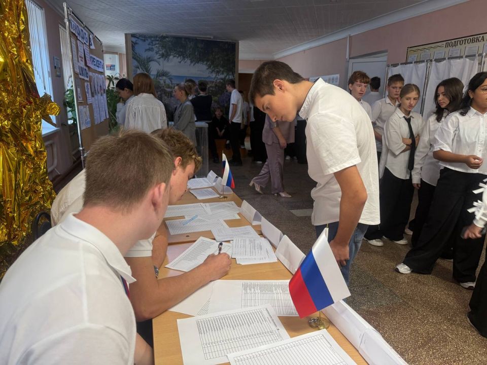 В Крыму стартовали выборы президентов ученического самоуправления Мероприятие проходит в школах по всей республике В Крыму стартовали выборы президентов ученического самоуправления Мероприятие проходит в школах по всей республике