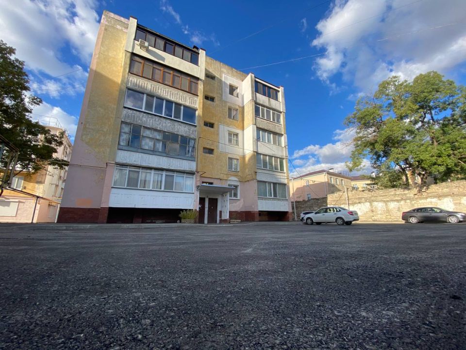 Благоустройство двора по ул. Советской, 7 выходит на финальный этап Благоустройство двора по ул. Советской, 7 выходит на финальный этап