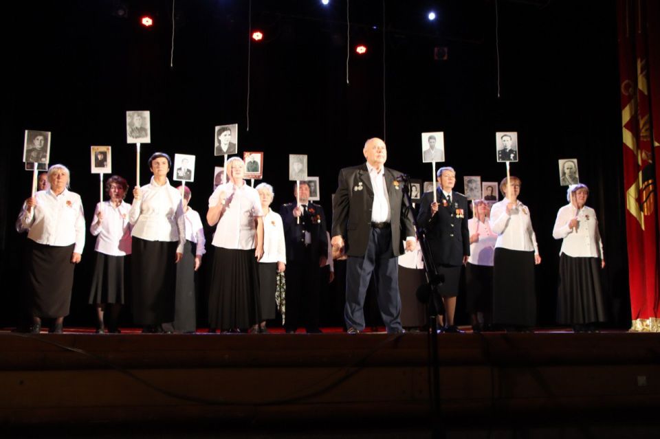 «Вокзал. Судьба. Победа!». 25 сентября в Доме офицеров города Севастополя состоялась премьера авторского спектакля о Великой Отечественной войне – «Вокзал. Судьба. Победа!». Показ проходил в рамках гастрольного тура... «Вокзал. Судьба. Победа!». 25 сентября в Доме офицеров города Севастополя состоялась премьера авторского спектакля о Великой Отечественной войне – «Вокзал. Судьба. Победа!». Показ проходил в рамках гастрольного тура...