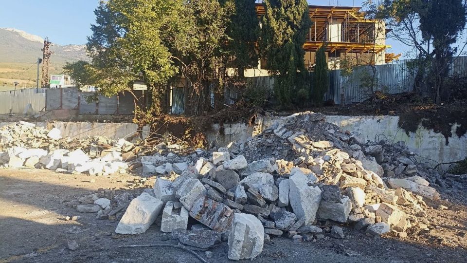 Янина Павленко: Готовим территорию Гурзуфской средней школы под установку корпуса для начальных классов Янина Павленко: Готовим территорию Гурзуфской средней школы под установку корпуса для начальных классов