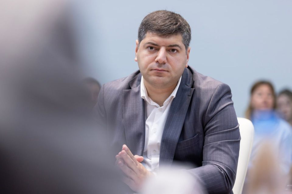  :       -            ,   ...