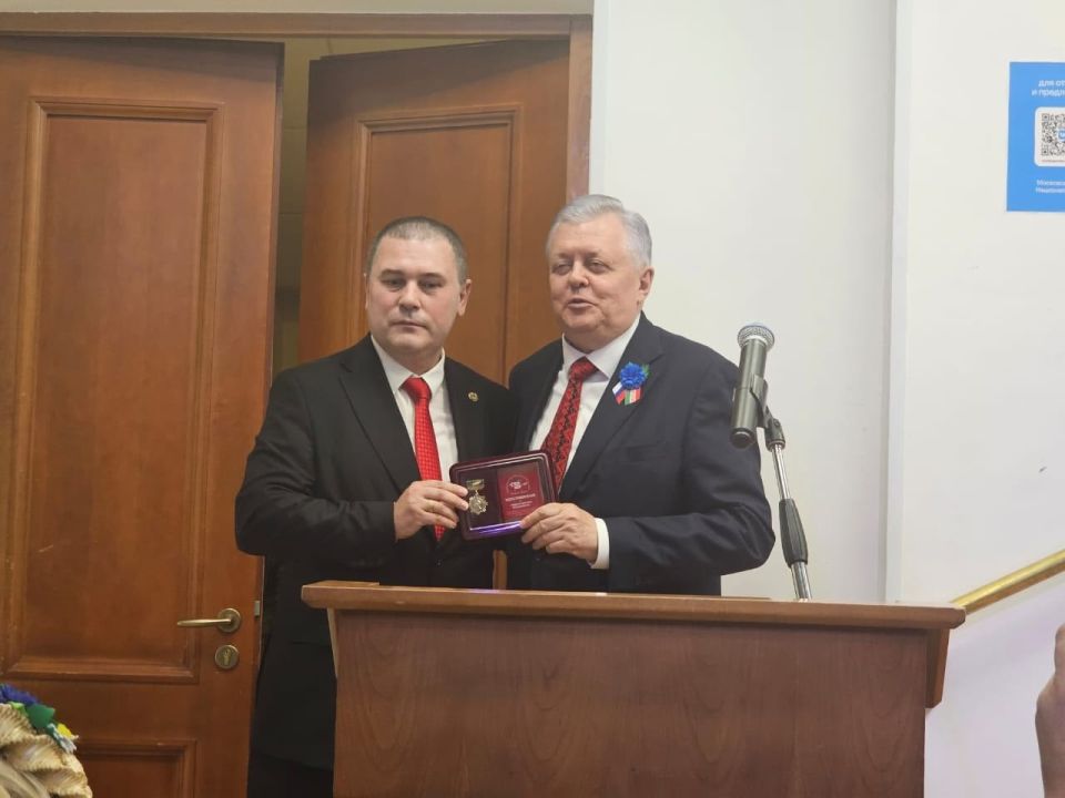 Роман Чегринец переизбран первым заместителем председателя ФНКА белорусов России и награжден медалью Союзного государства Роман Чегринец переизбран первым заместителем председателя ФНКА белорусов России и награжден медалью Союзного государства
