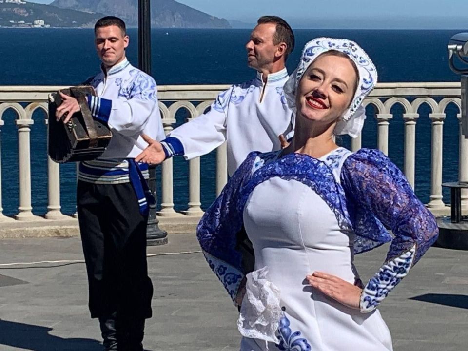 Владимир Сальдо: В Ялте, в легендарном «Ласточкином гнезде», Херсонский педуниверситет провёл праздничный концерт в честь третьей годовщины воссоединения исторических регионов с Россией Владимир Сальдо: В Ялте, в легендарном «Ласточкином гнезде», Херсонский педуниверситет провёл праздничный концерт в честь третьей годовщины воссоединения исторических регионов с Россией