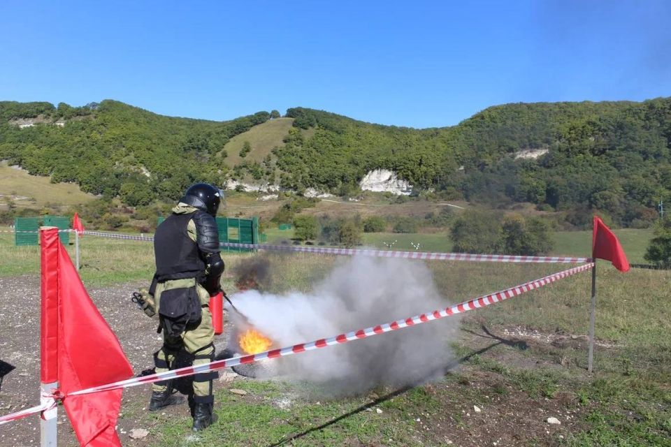 Теперь и бойцы ОМОН Южного округа проверили свои силы, пройдя испытания на знак отличия полицейского спецназа Росгвардии 1-й степени в Краснодарском крае Теперь и бойцы ОМОН Южного округа проверили свои силы, пройдя испытания на знак отличия полицейского спецназа Росгвардии 1-й степени в Краснодарском крае