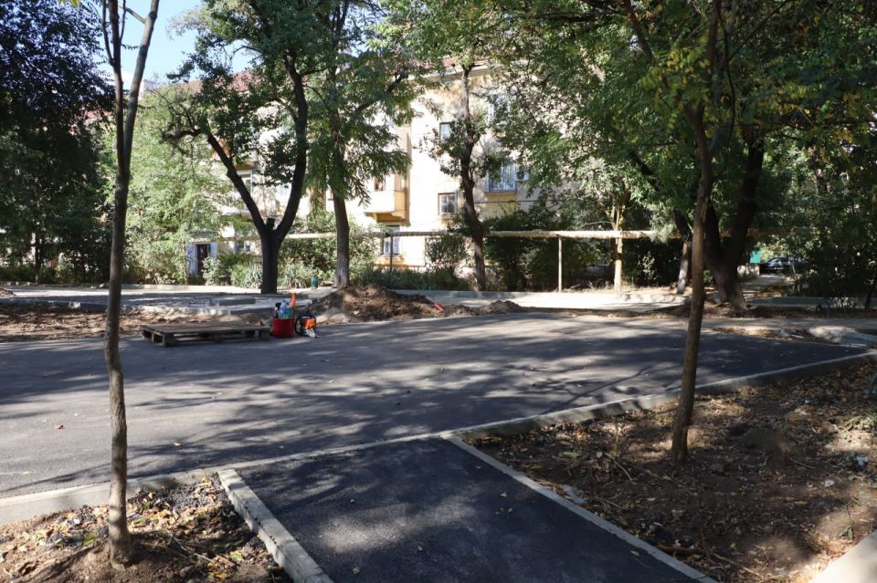 Благоустройство двора по ул. Советской, 7 выходит на финальный этап Благоустройство двора по ул. Советской, 7 выходит на финальный этап