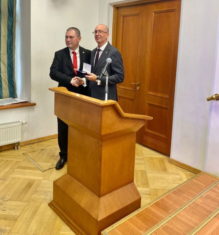 Роман Чегринец переизбран первым заместителем председателя ФНКА белорусов России и награжден медалью Союзного государства Роман Чегринец переизбран первым заместителем председателя ФНКА белорусов России и награжден медалью Союзного государства