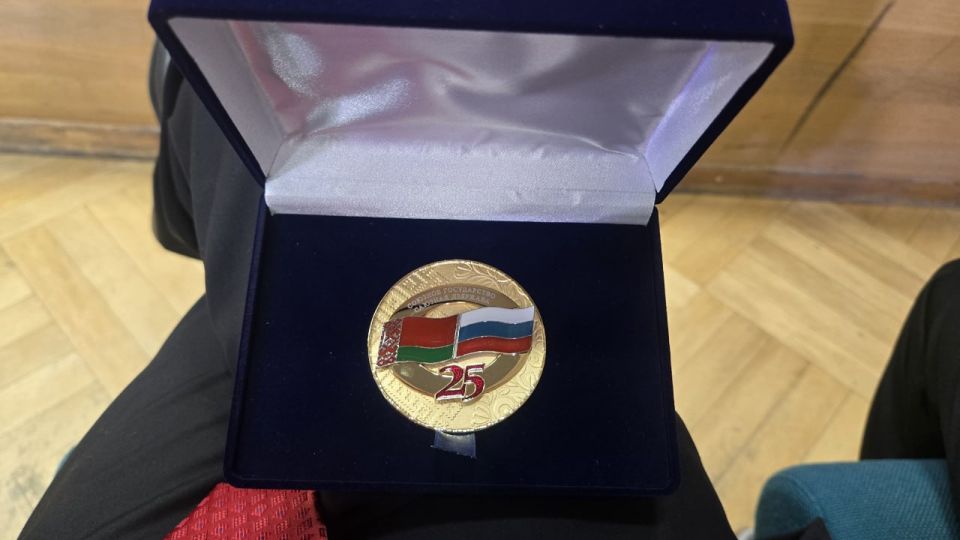 Роман Чегринец переизбран первым заместителем председателя ФНКА белорусов России и награжден медалью Союзного государства Роман Чегринец переизбран первым заместителем председателя ФНКА белорусов России и награжден медалью Союзного государства