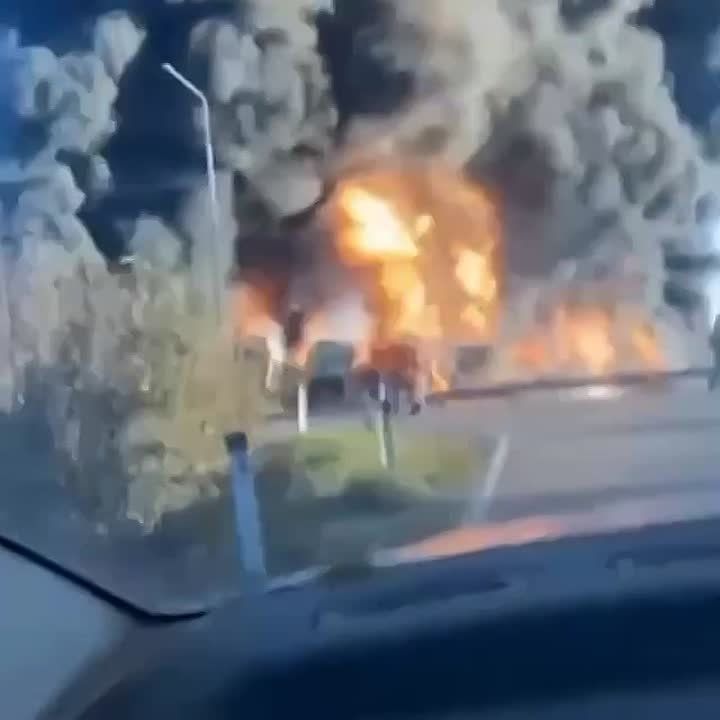 В Смоленской области загорелись шесть вагонов с топливом