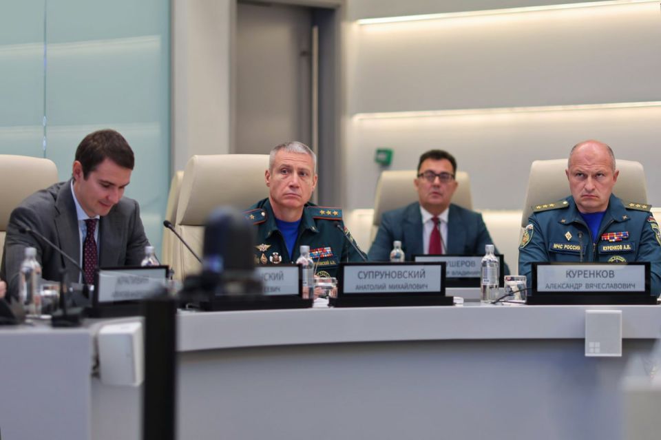 Виталий Савельев провел заседание правительственной комиссии для координации работ по ликвидации последствий ЧС, вызванной крушением танкеров в Керченском проливе Виталий Савельев провел заседание правительственной комиссии для координации работ по ликвидации последствий ЧС, вызванной крушением танкеров в Керченском проливе