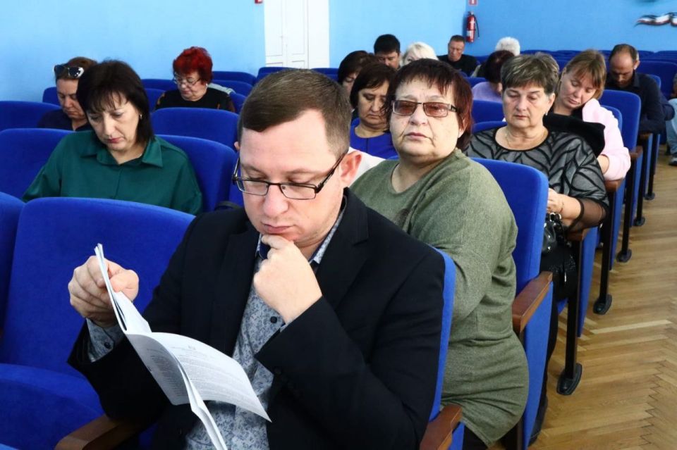 Инна Федоренко: Приняла участие в 20-ой сессии третьего созыва Джанкойского районного совета, где ключевым моментом стало решение о передаче квартир детям-сиротам в собственность сельских поселений для последующей... Инна Федоренко: Приняла участие в 20-ой сессии третьего созыва Джанкойского районного совета, где ключевым моментом стало решение о передаче квартир детям-сиротам в собственность сельских поселений для последующей...