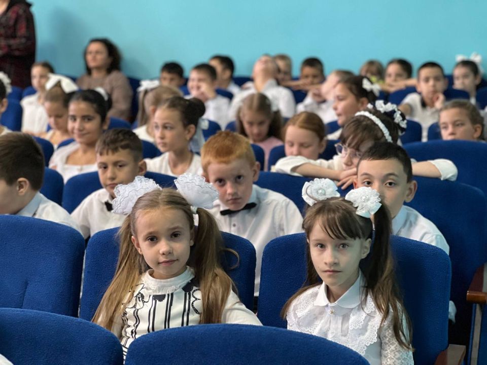 Игорь Ивин: В школах и садах города прошла благотворительная акция «Белый цветок» Игорь Ивин: В школах и садах города прошла благотворительная акция «Белый цветок»