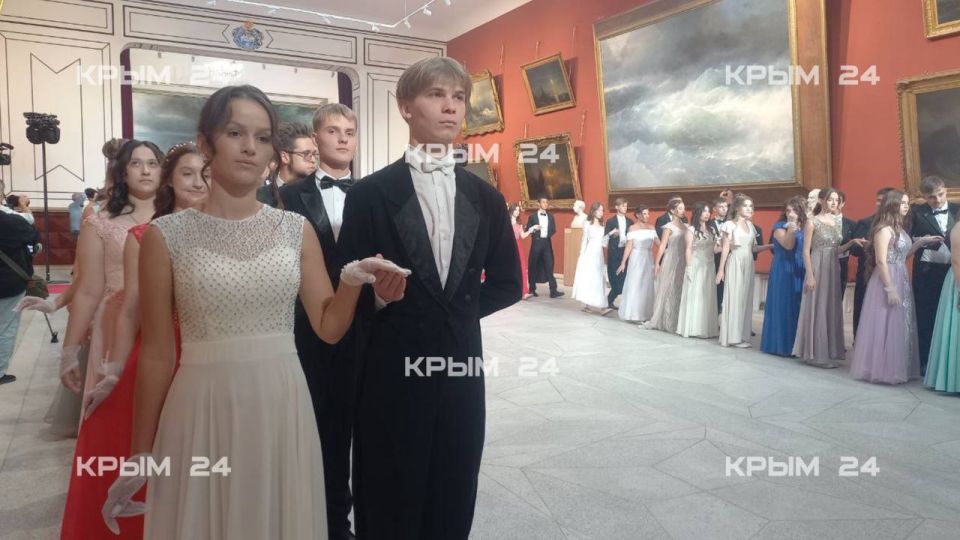 «Бал у Айвазовского» прошёл в картинной галерее в Феодосии «Бал у Айвазовского» прошёл в картинной галерее в Феодосии