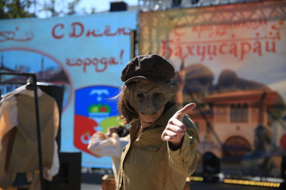 В честь Дня города мастера-ремесленники представили свои работы на городской площади В честь Дня города мастера-ремесленники представили свои работы на городской площади