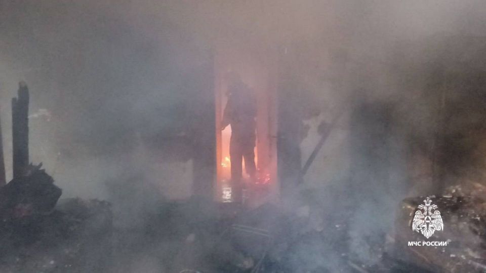 В Ялте эвакуировали 62 человека из-за ночного пожара В Ялте эвакуировали 62 человека из-за ночного пожара