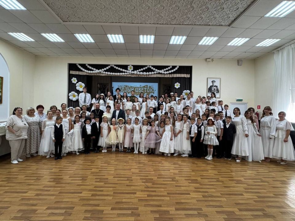 В образовательных учреждениях крымской столицы прошла благотворительная акция «Белый цветок»! В образовательных учреждениях крымской столицы прошла благотворительная акция «Белый цветок»!