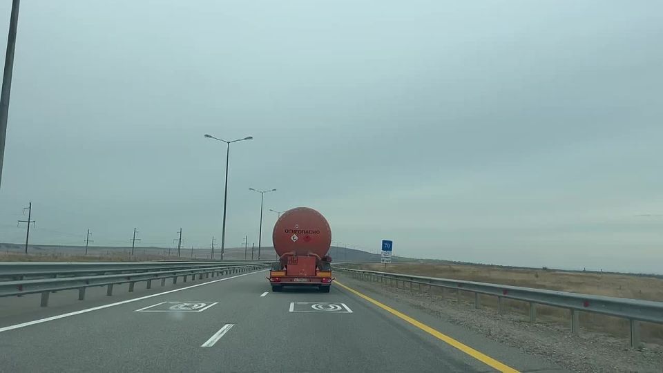 Платон Беседин: Бензовозы идут на Крым