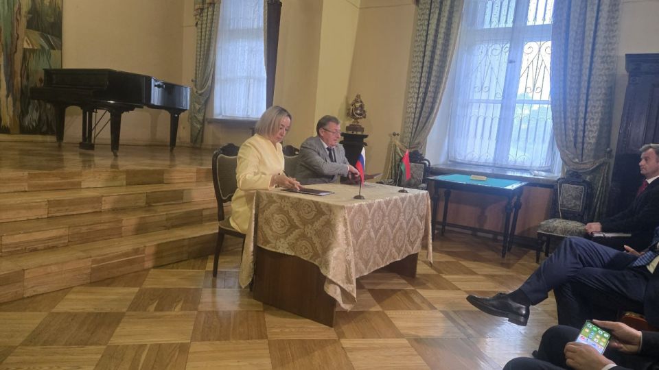 Делегация Крыма во главе с Романом Чегринцом провела насыщенные переговоры и концерт в Гродно Делегация Крыма во главе с Романом Чегринцом провела насыщенные переговоры и концерт в Гродно